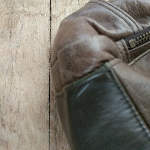 Brown vegan leather tote w pockets - Picture 5 of 6